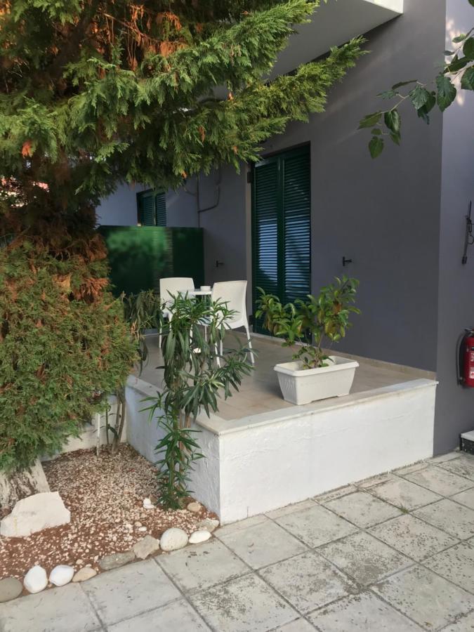 Merlis Studios Kalamákion Exterior foto